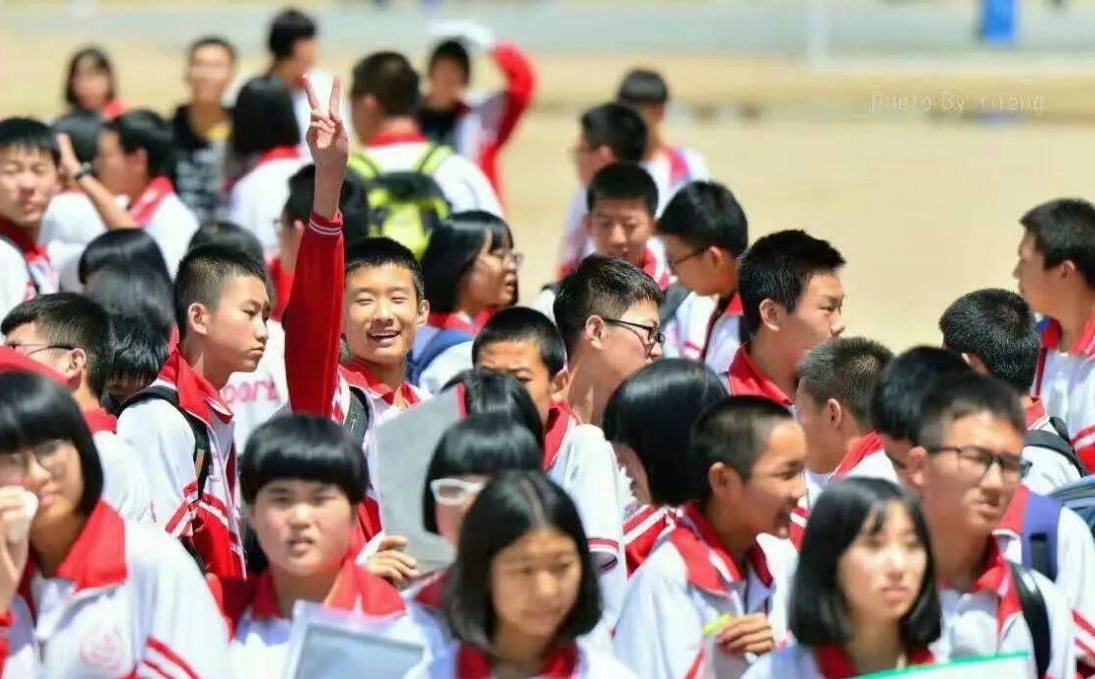 公立学校和私立学校的差距在哪？学生将来差距大，家长别选错