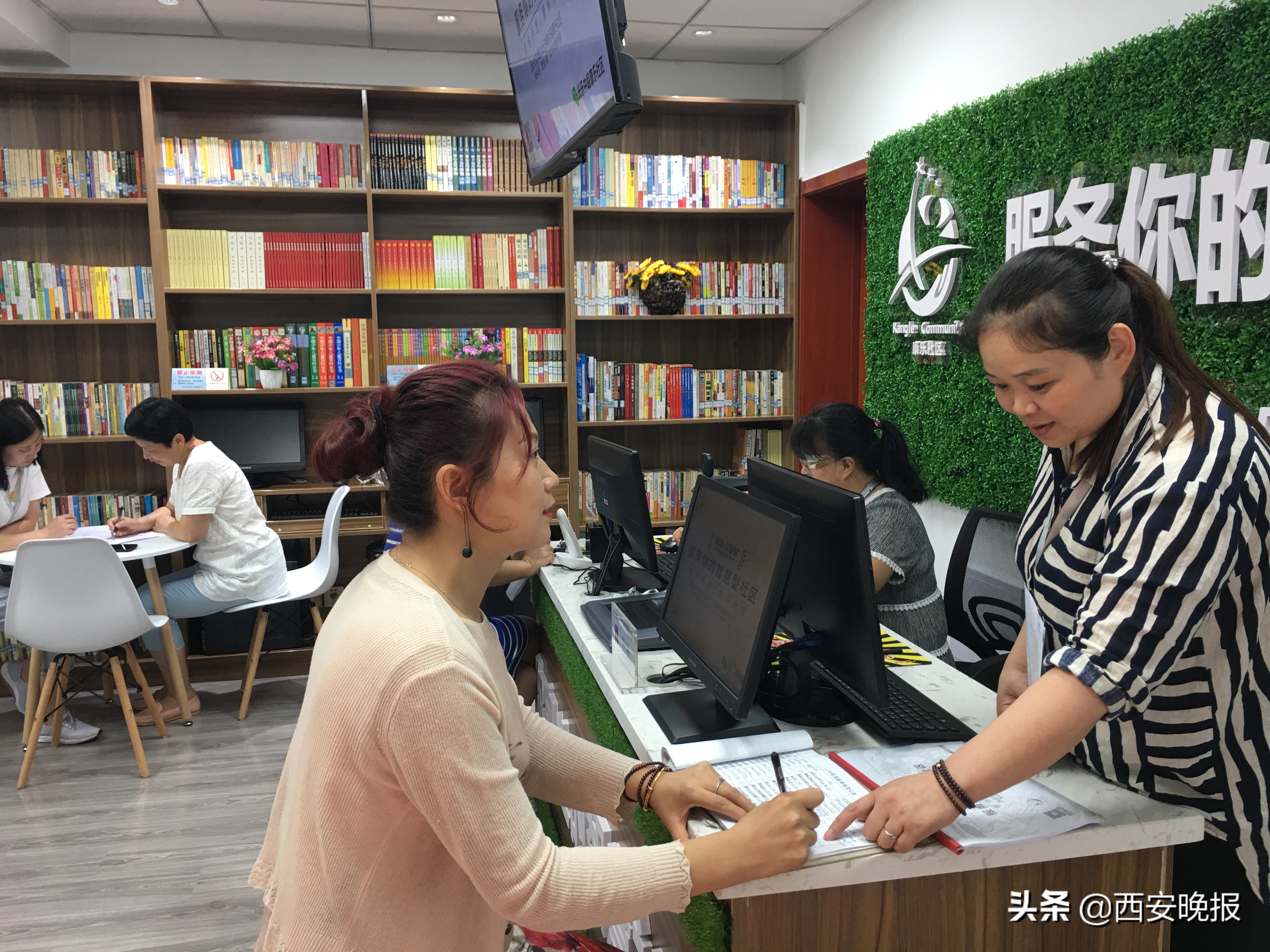 “90后”社区主任自写代码打造“智慧”便民平台，这个社区服务中心有点“潮”