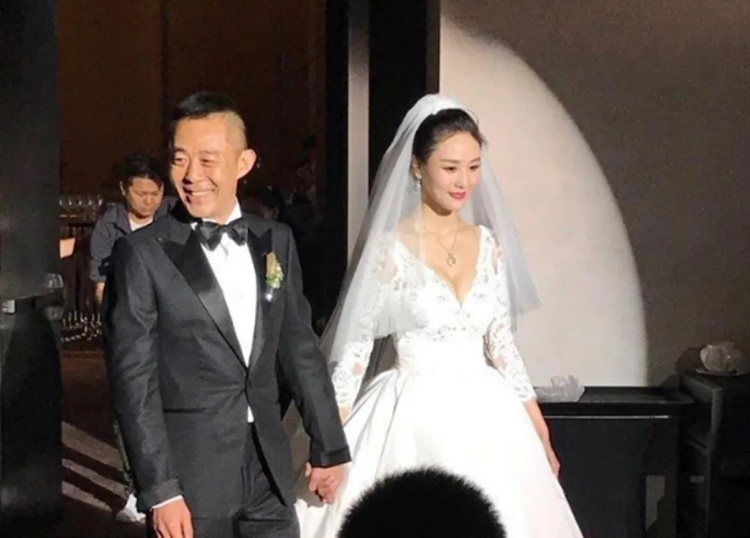 戏里颠倒众生，戏外专情一人？4位情史干净的男星，娱乐圈太稀缺