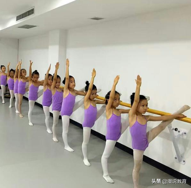 学生兴趣班“鄙视链”，钢琴归于普通，榜首是“贵族课程”？