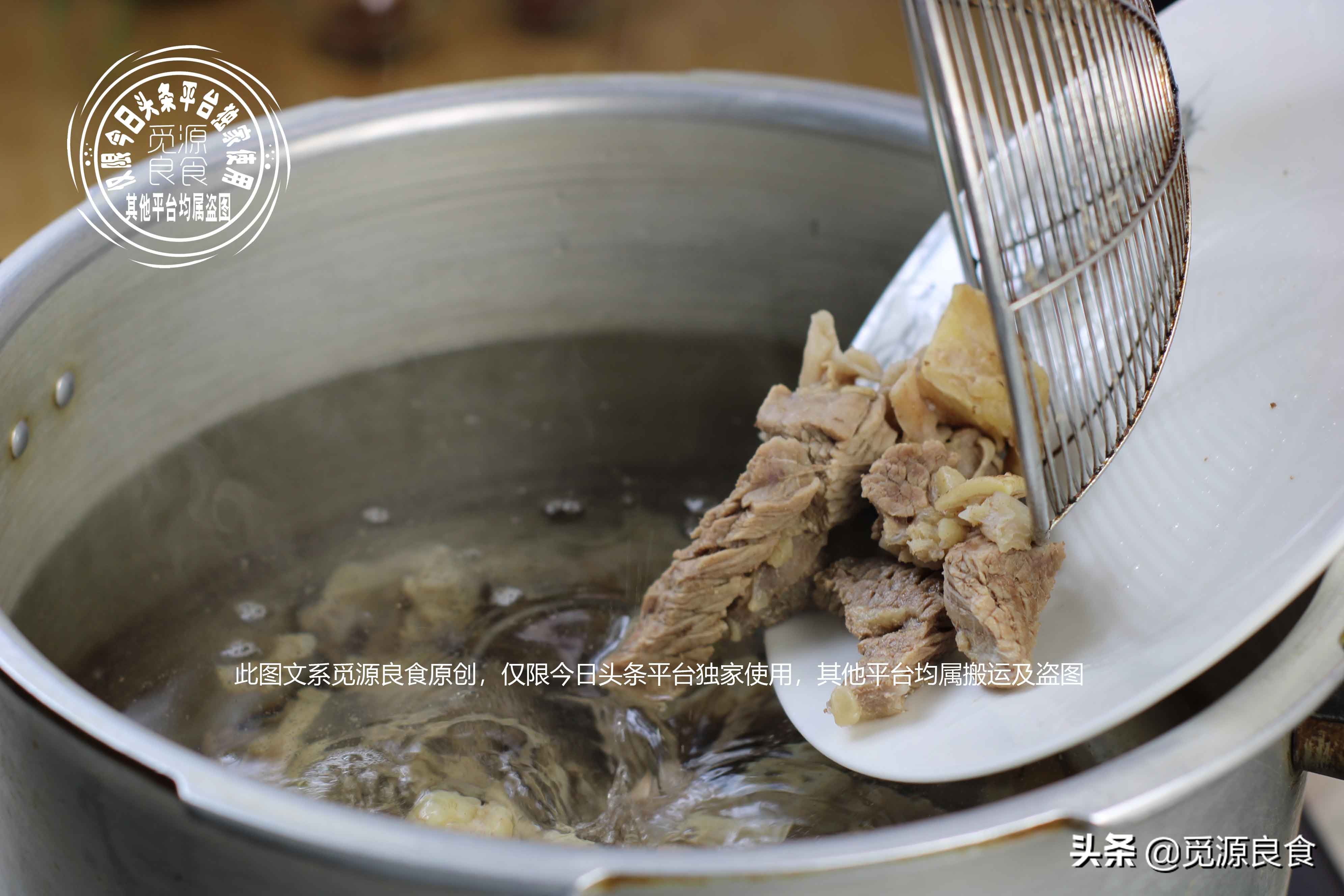 牛腩蘿蔔湯没有饭店做的好吃，可能第一步就错了，这样做吃着才香