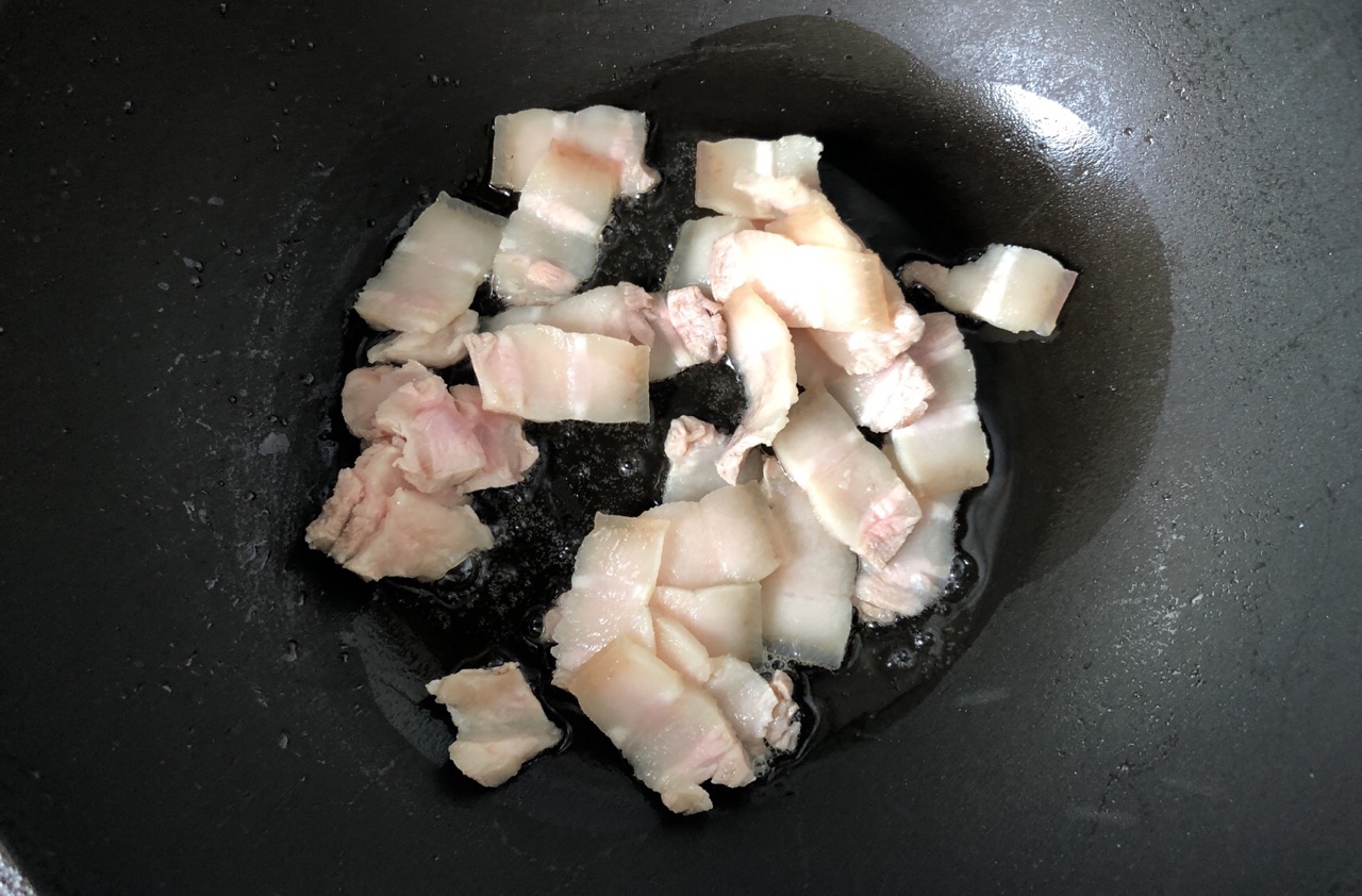 青椒回锅肉，经典川菜，油而不腻，颜色鲜亮，好吃又好看