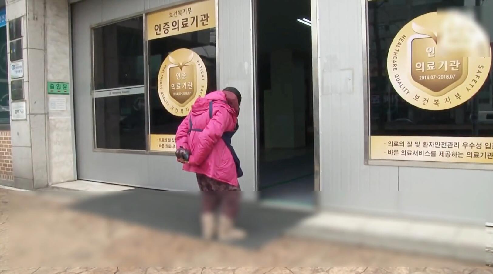 韩国捡垃圾的怪阿姨，每天工作17个小时持续20年，原因令人心酸