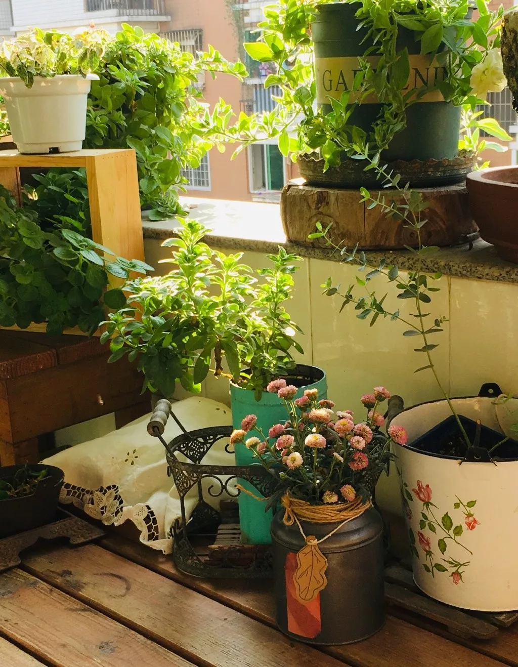 怎么把你家的阳台打造成一座花园？收好这些攻略和案例