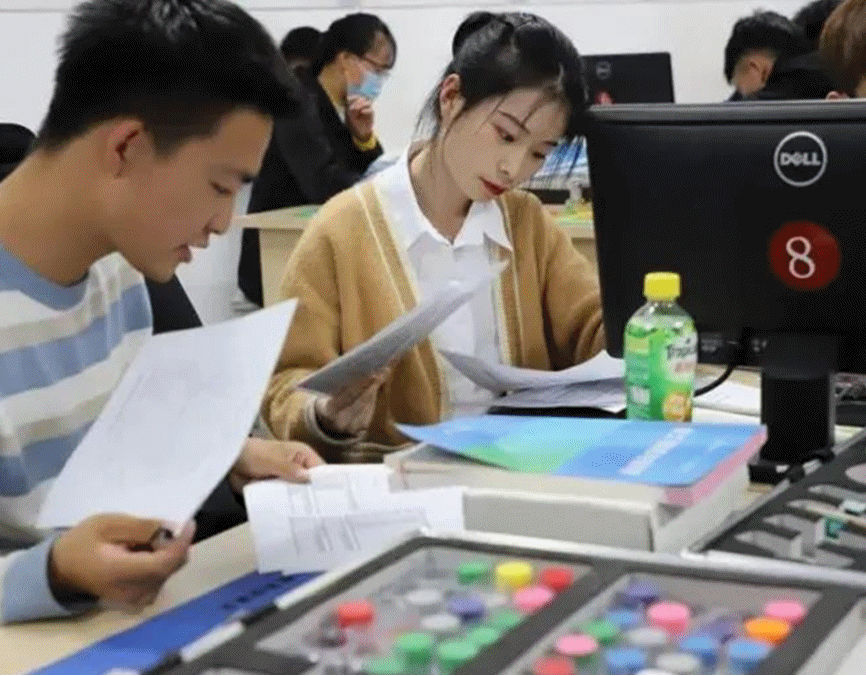 毕业后才知道，高等专科和职业技术学院大有不同，学生要谨慎选择