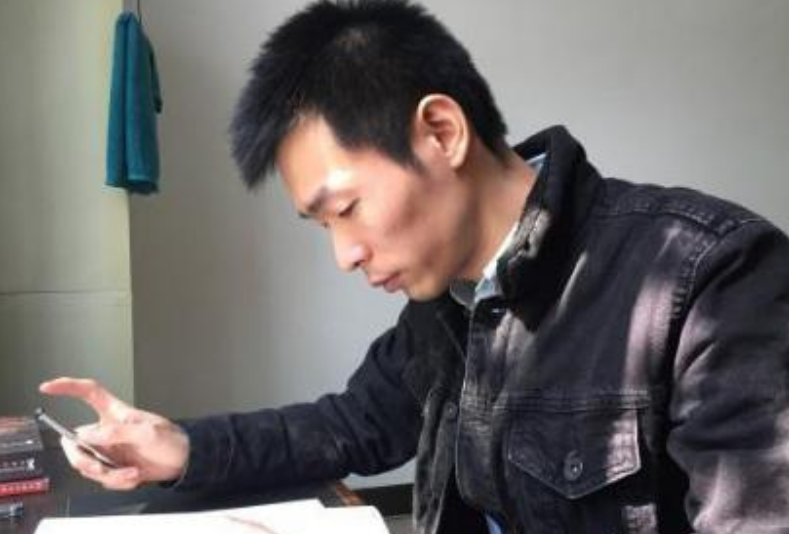 秦玥飞：放弃百万高薪回国当村官，月薪一千没房没车，是失败吗？