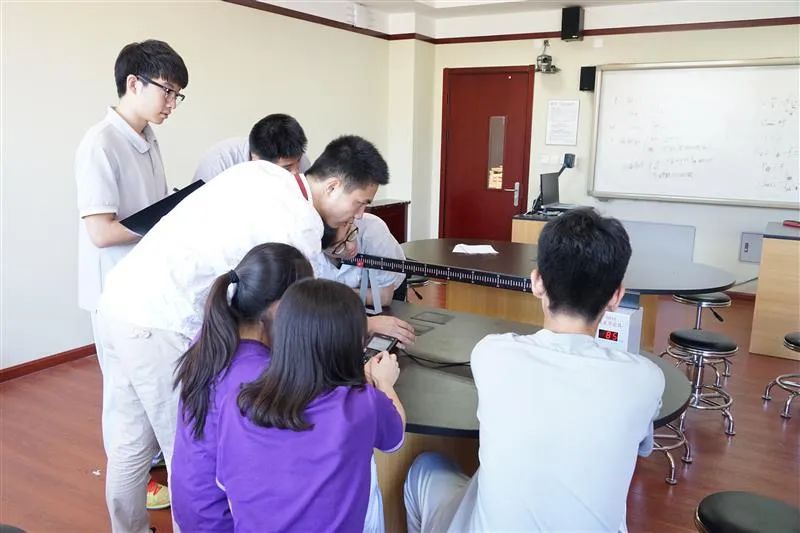 今晚7点！听北京市第三十五中学国际部优秀学子与母亲对话