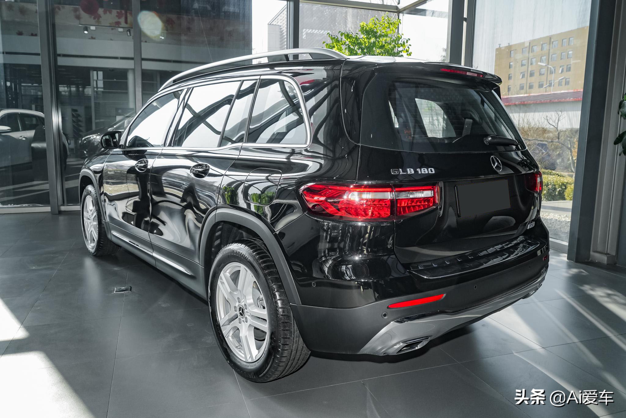 大7座豪华家用SUV，6.4L油耗自动挡，车价入门，到店实拍奔驰GLB
