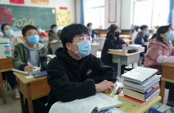 高考“文言文”作文火了，全篇755个字，有30个字老师不认识