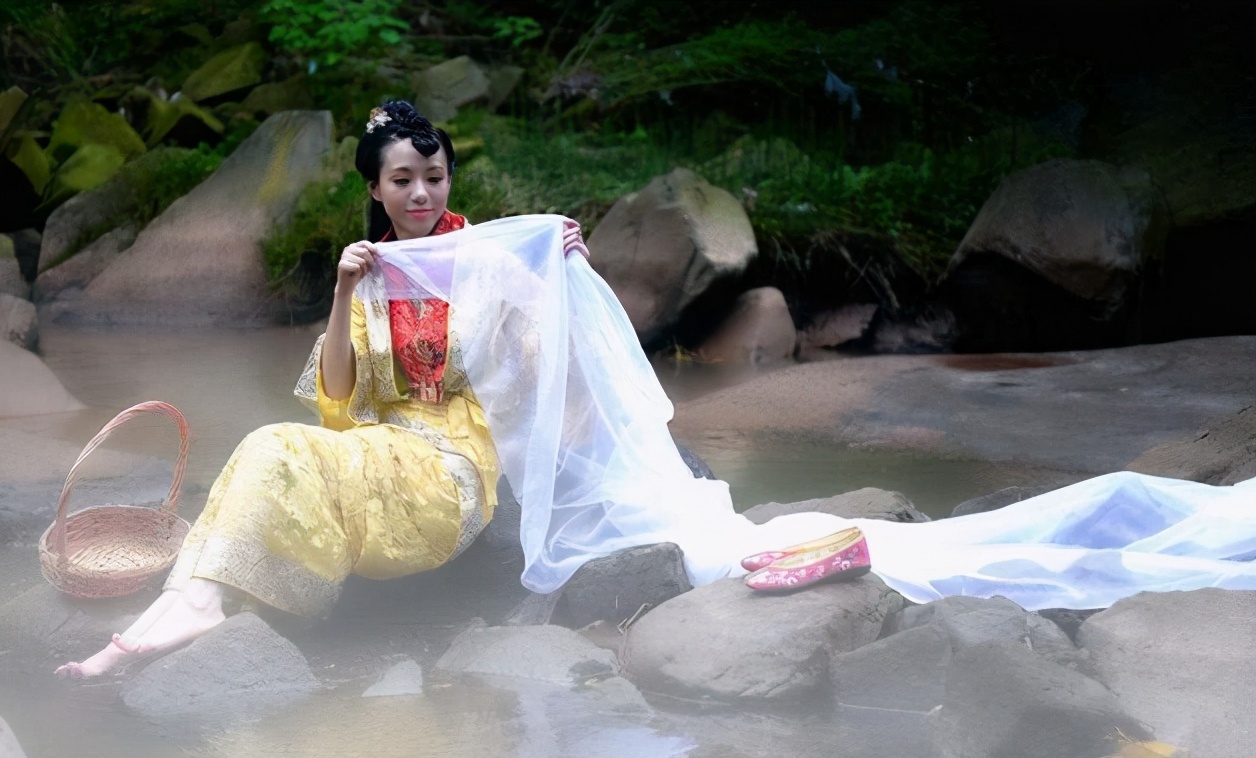 伍子胥的铁血柔情,浣纱女误解其意投江而死,十年后一掷千金报恩