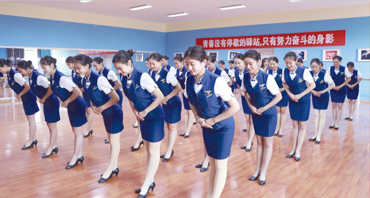 济南蓝航空乘学校｜空乘专业高考要多少分 工资一般多少