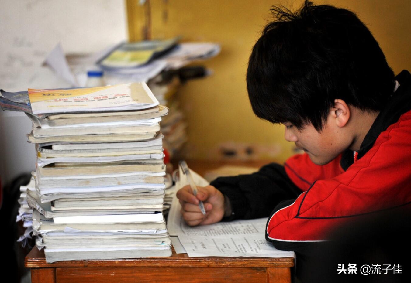 江苏高三学生杀害陪读母亲，悲剧的背后是“寒门学子”逆袭的不易