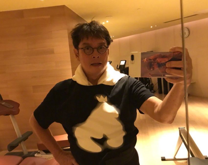 谭咏麟发文否认不实言论，对方继续放锤，晒开房照坐实睡粉传闻