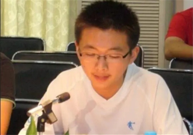 他是江苏高考状元，名字听起来就是学霸，老师夸他