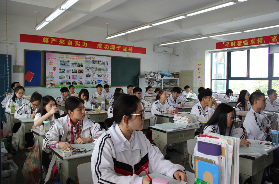 江苏高考作文，全文755个字却获“满分”，有30个字老师都不认识