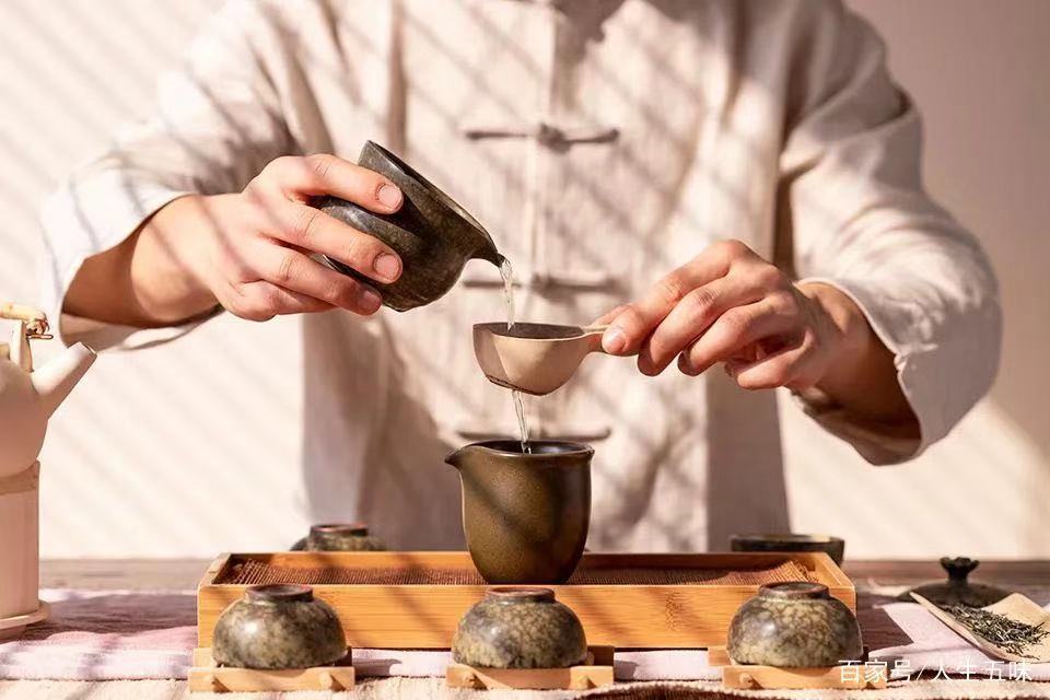 人生“三不”：不与小人计较，不被烦事所扰，不向命运屈服
