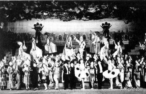 观察丨日本最长青的偶像团体「宝塚歌剧团」 的人气秘密