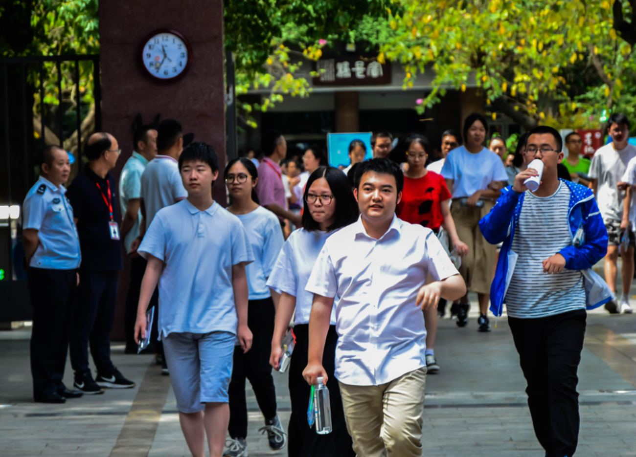 学生参加中、高考，谁才是“最佳陪考人”？这样安排最有利于发挥