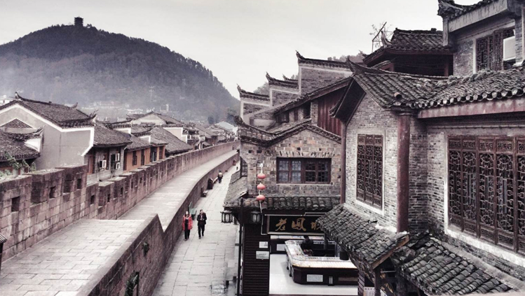 重温沈从文小说《边城》，深思翠翠爱情悲剧的原因