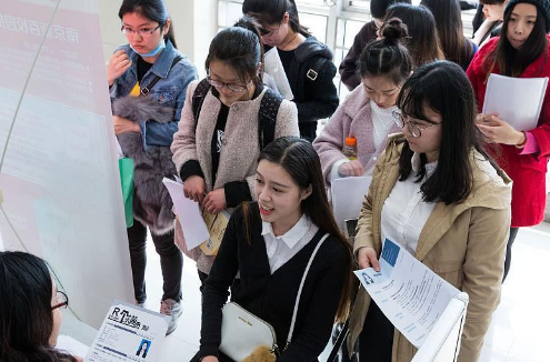 大学生间的“私下交易”，看似方便了自己，但“后续危害”可不小