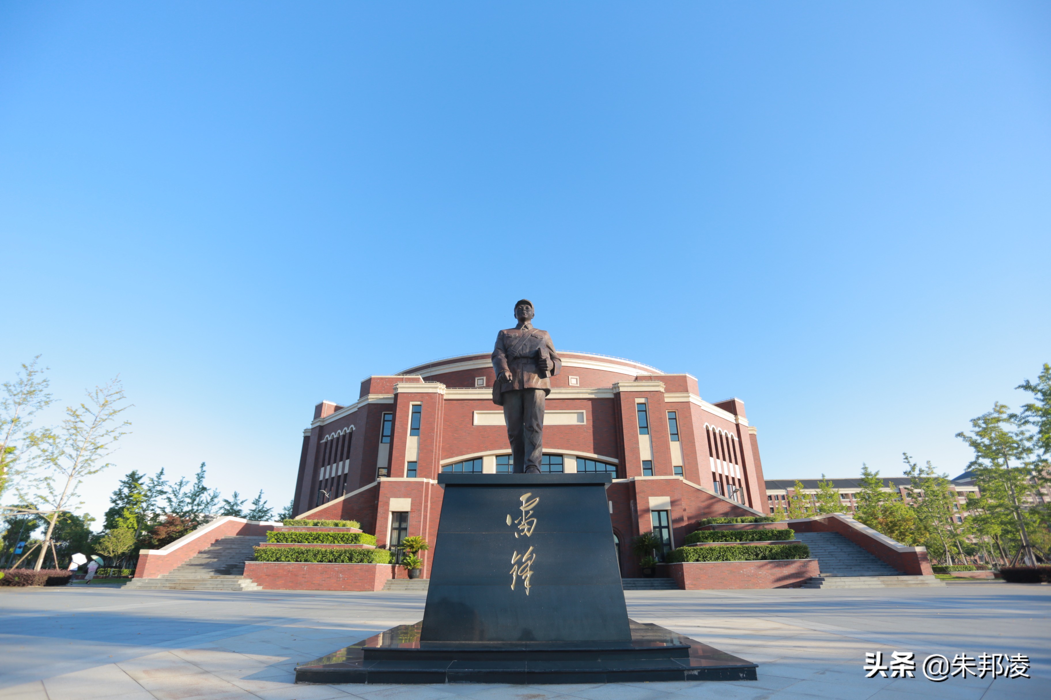 上海最大民办大学要上市了！学生2万，年收入4亿，净利润1亿