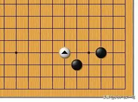 人机大战棋谱讲解（人机大战阿法狗的五路尖冲）