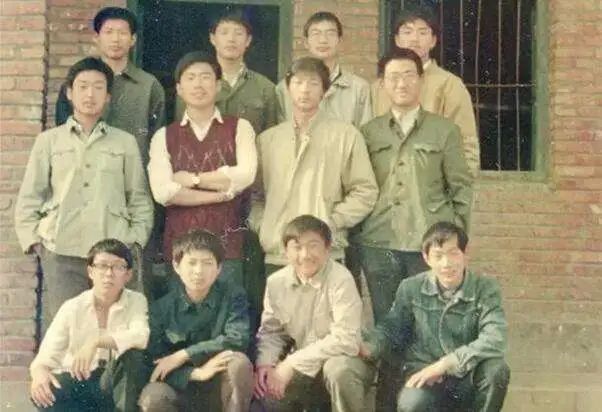 老照片回顾高考43年：马云高考数学1分，刘强东志愿当官...