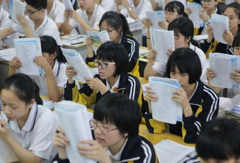 “镇海中学”远超“衡水中学”？倒数第1进北大，网友：夜郎自大