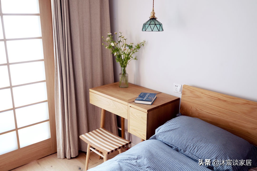 她把阳台改造成茶室花房，室内不断做减法，生活美好浪漫，真幸福