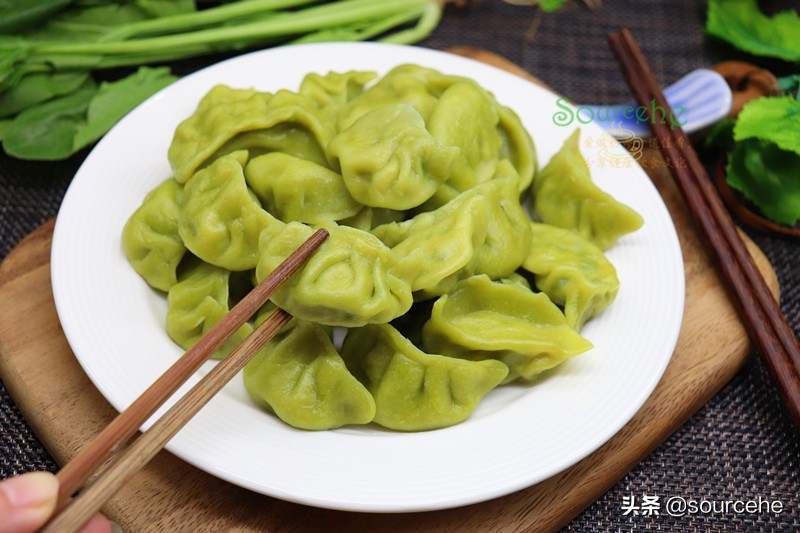 怎么做菠菜汁和面（教你做劲道香滑的菠菜饺子）