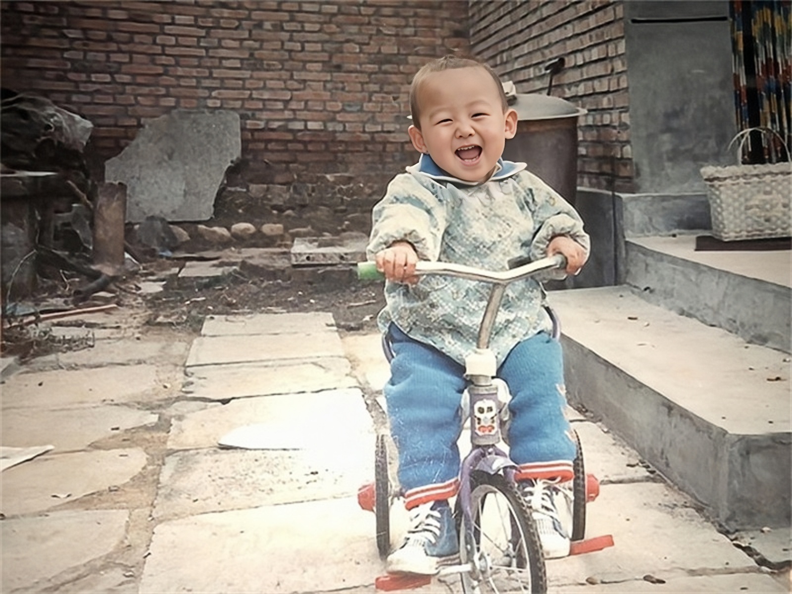 白敬亭出道七年，初吻送给马思纯，反向追星奥运冠军杨倩