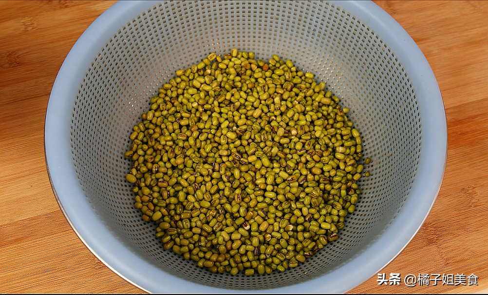 生豆芽怎么生（九步教你在家就能种植脆嫩的豆芽）