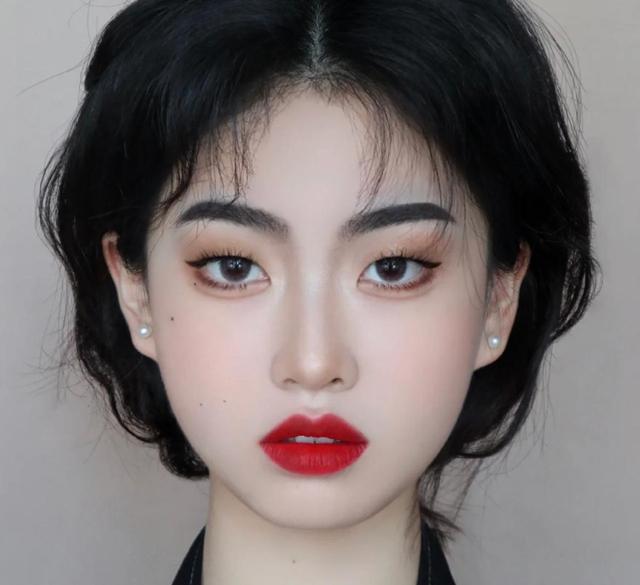 适合单眼皮的"复古眼妆",不用放大双眼也好看,简单几步就够了