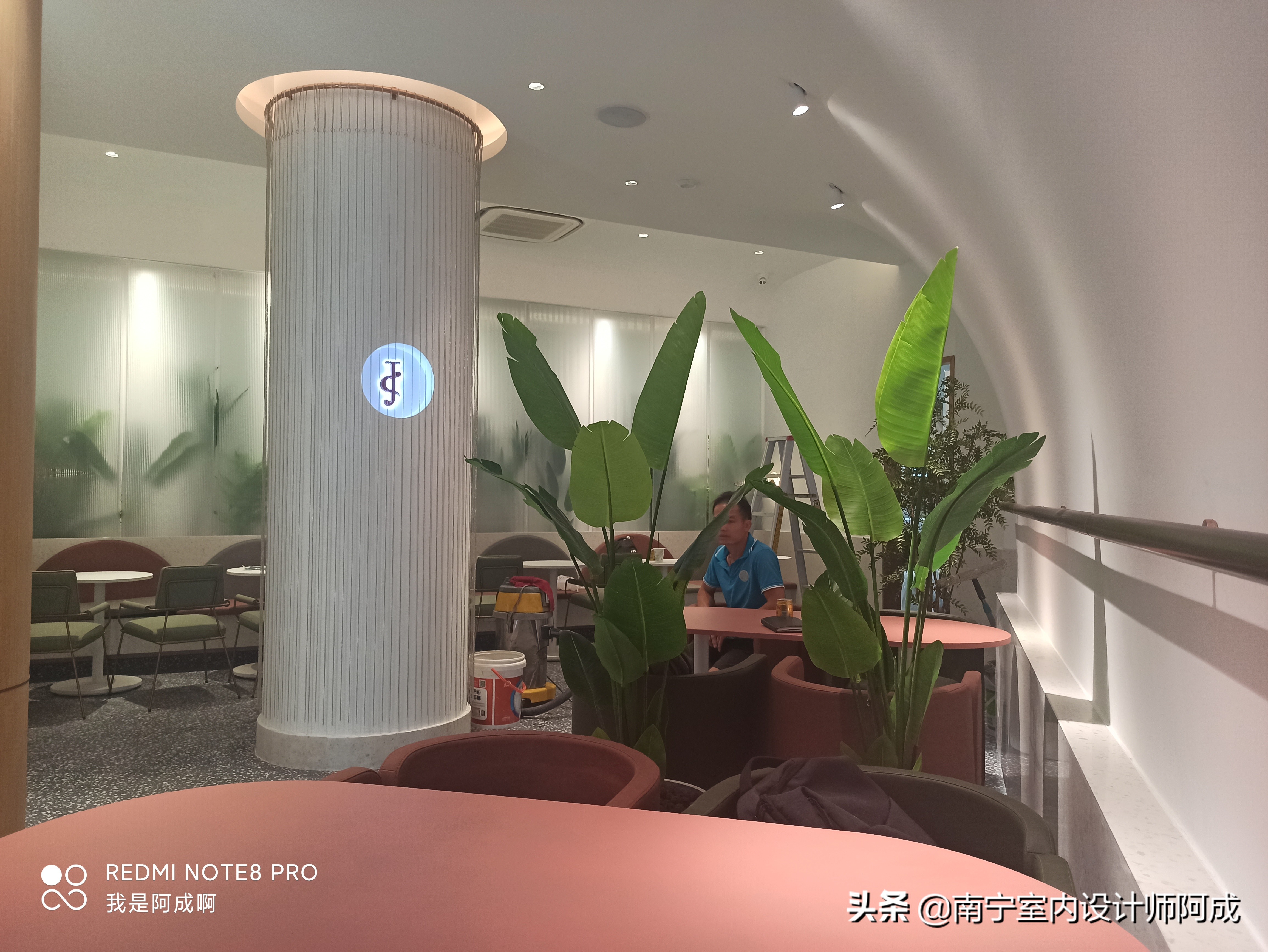 如果你有个异形结构店面，你会如何规划设计丨看看这家蛋糕店实景