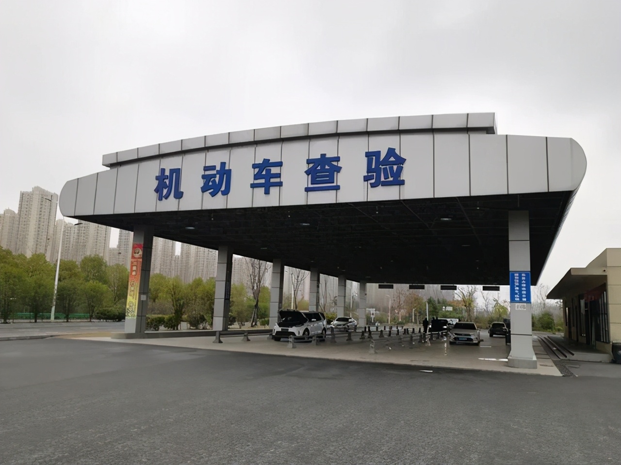 年检逾期宽限期是多久，当月也算过期吗