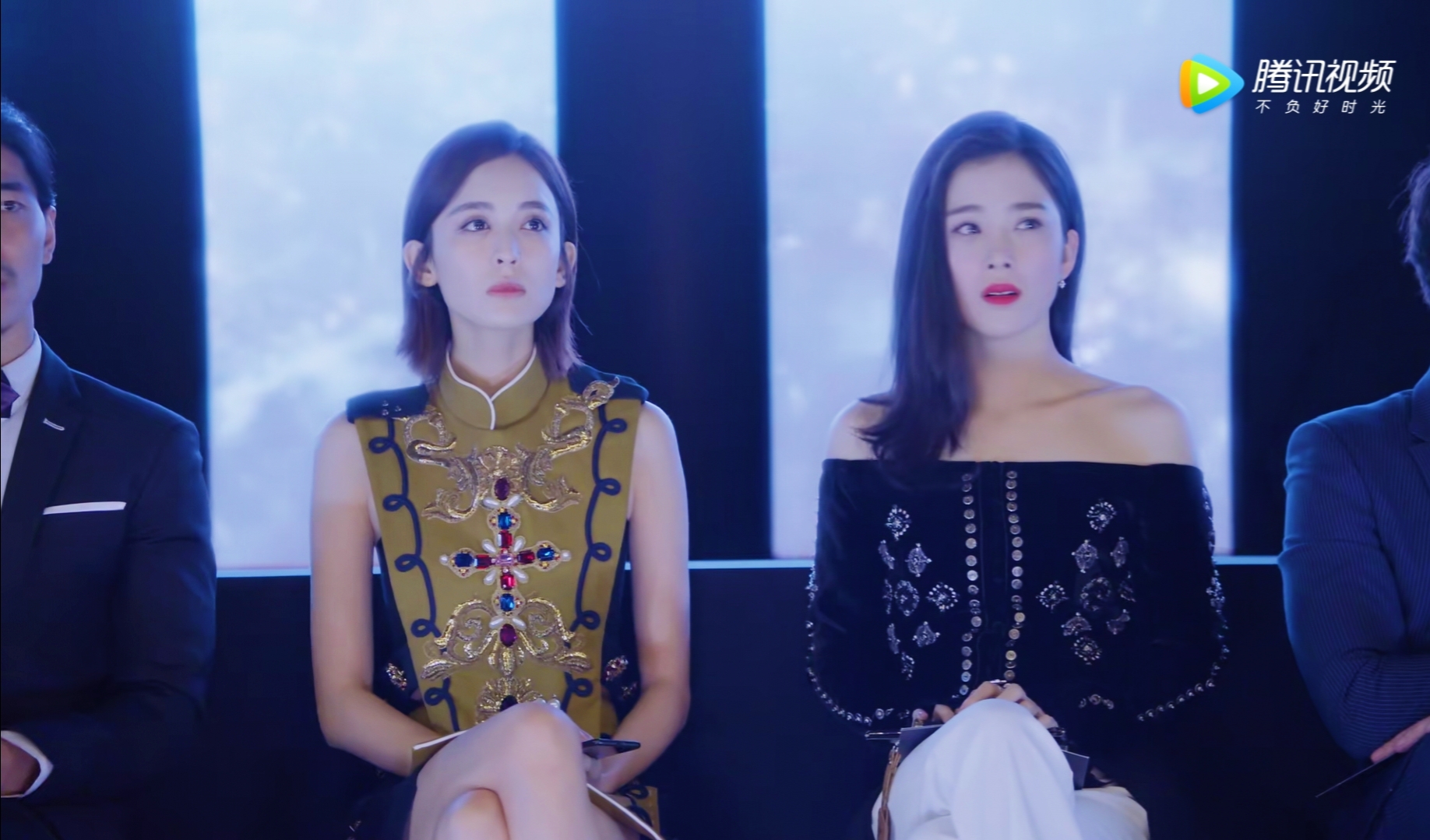 古力娜扎到底有多美？初中和同学合照仿佛是异世界乱入的仙女