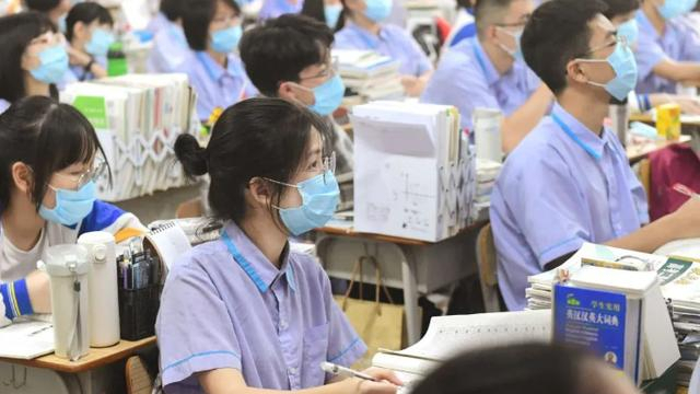 高考生迎来坏消息，22年或将成为“高考最难年”，3大变化要重视