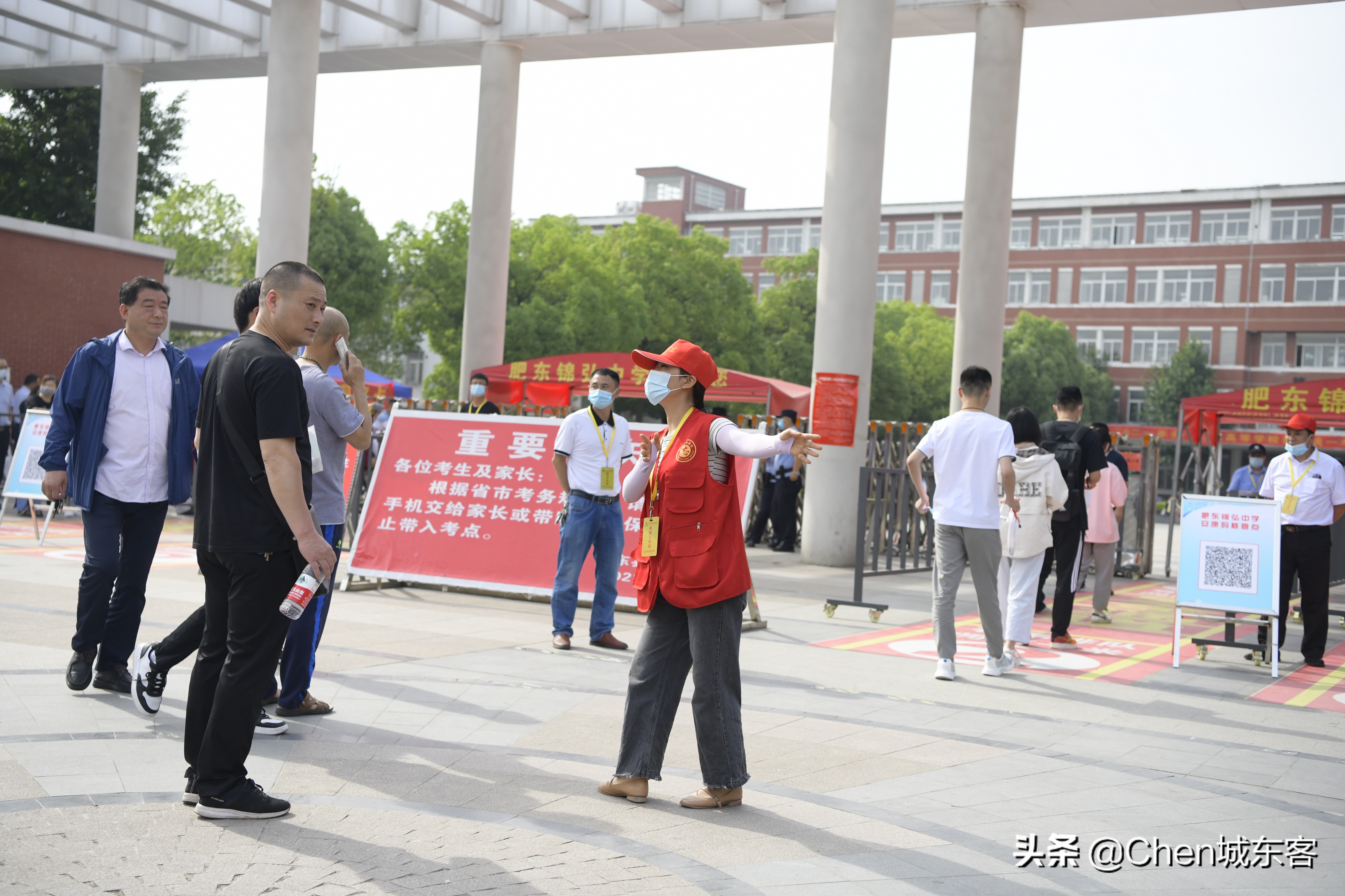 助力高考志愿服务｜肥东七个考点校周边那道亮红风景线