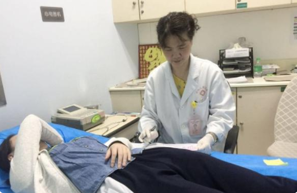 高考体检要脱得“一丝不挂”吗，体检医生很无奈：学生们都想啥呢