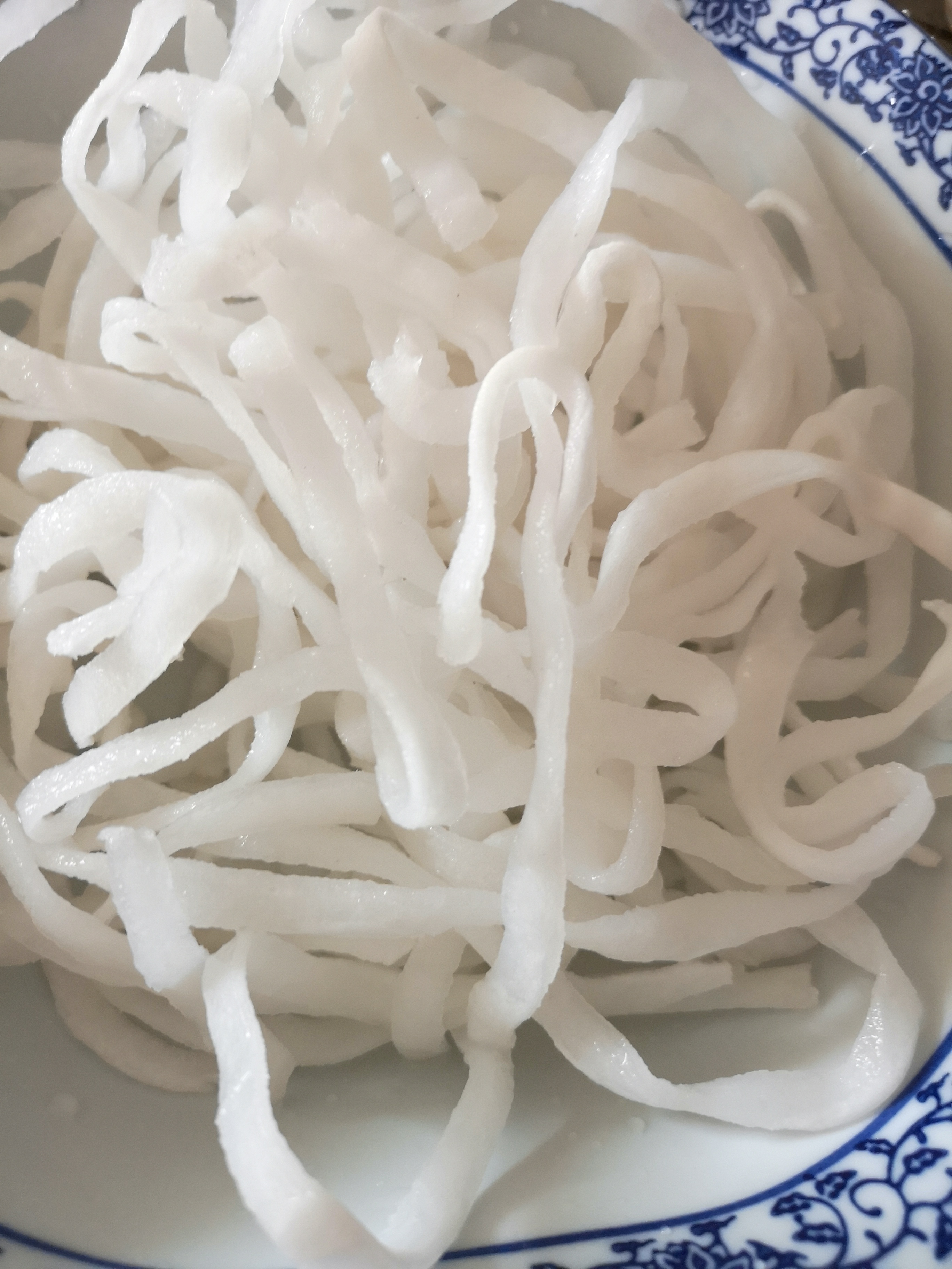 做了三道菜，娃说：“表扬你今天做的饭”，我心里乐开了花