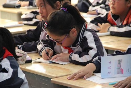 江苏考生作文获得满分，全篇共755字，有30字阅卷老师不认识