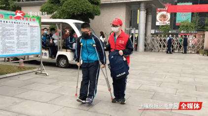 今天开学！刚刚在十堰这些学校拍下，这一幕等了太久