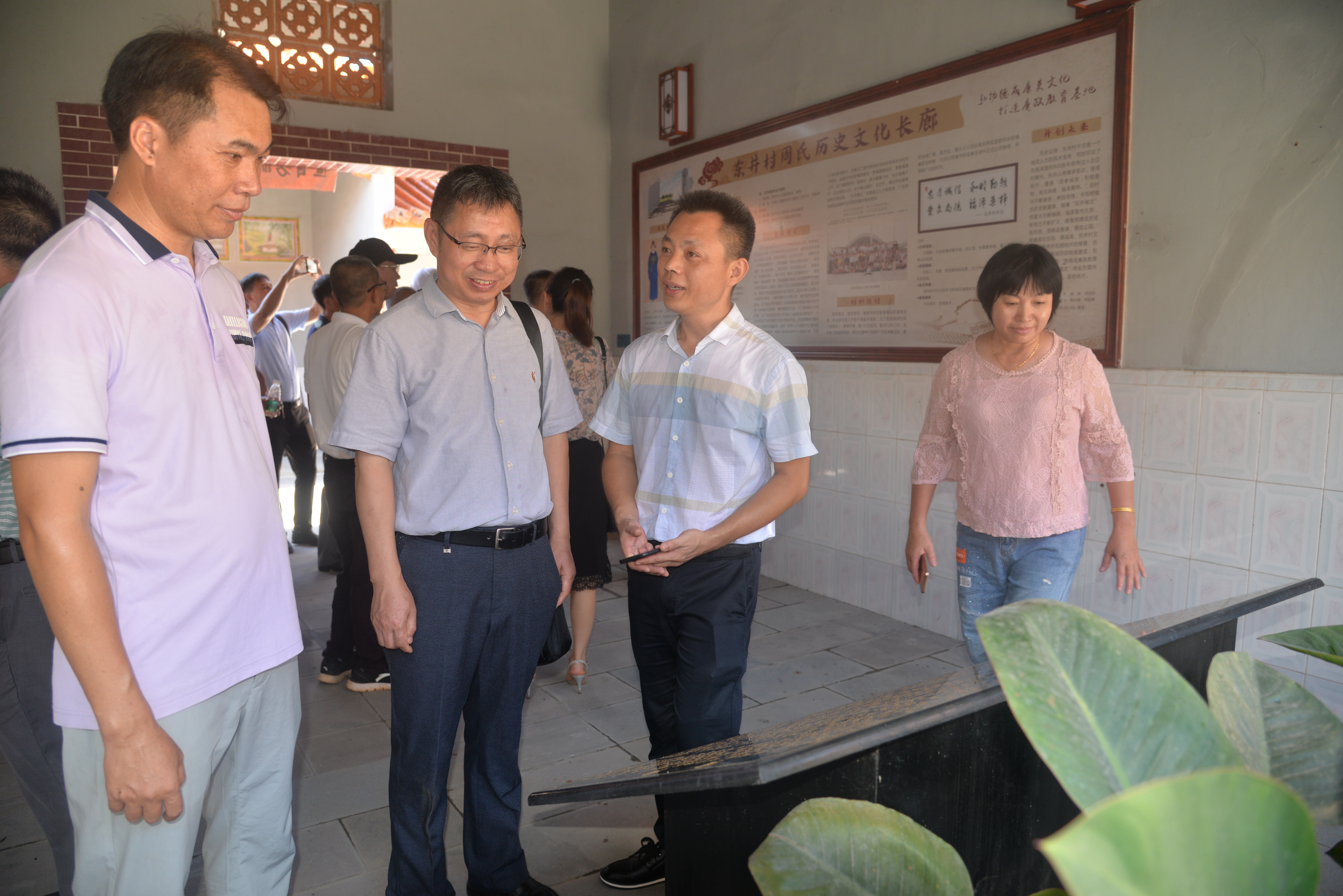 广州城市职业学院“爱心牵手”雷州乡村教育