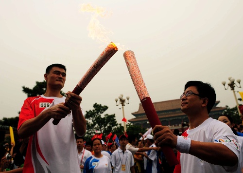 中国奥运会火炬都经过哪些城市(记忆：北京奥运火炬传递路线 经过你家乡吗？可见这些城市的地位)