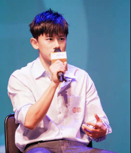 张杰在上海大学任教，网友对他的学历产生质疑，校方给出回应