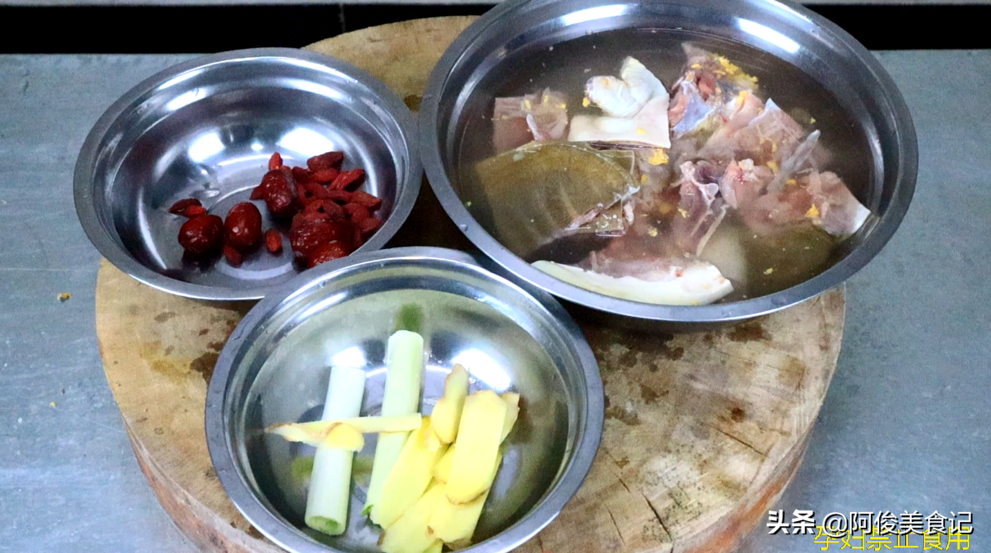 大厨教你:"如何宰杀甲鱼"做出来的汤不发腥,营养滋补味道好