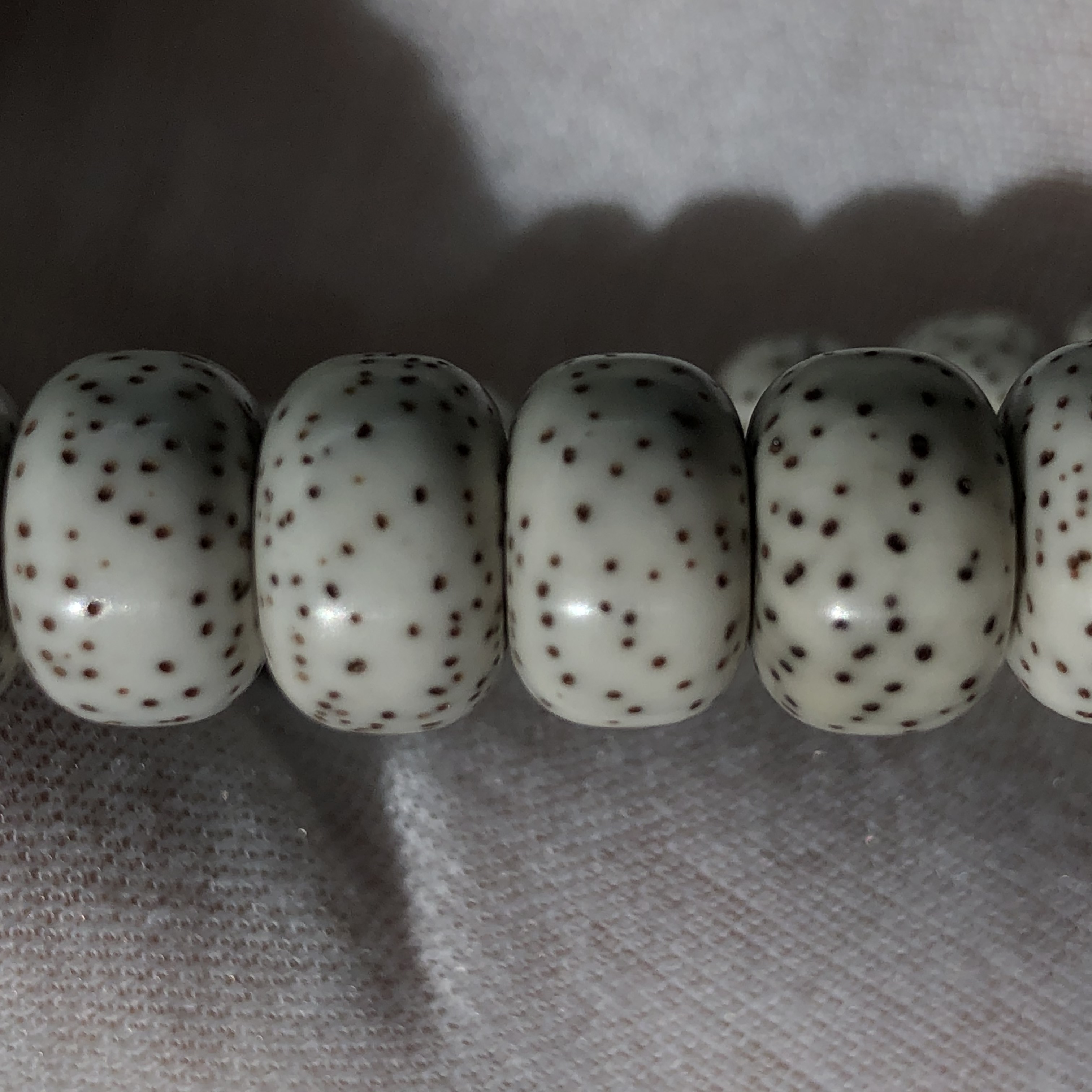 石玉料星月菩提(星月菩提的盘玩包浆变色,原料和工艺有什么区别?