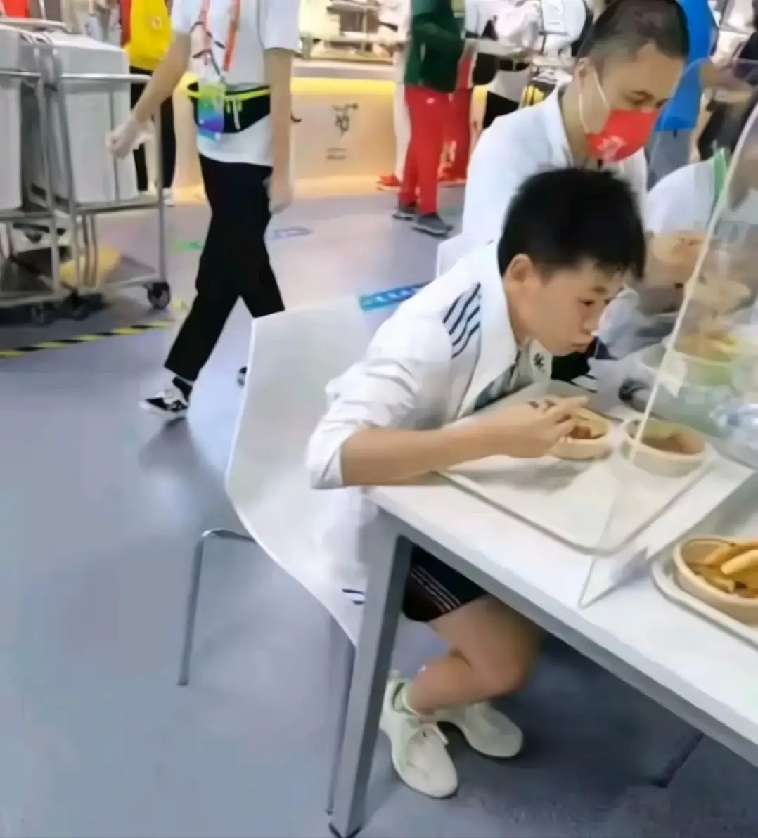 全红婵音讯全无，却遭受无妄之灾，爱吃零食有错吗？