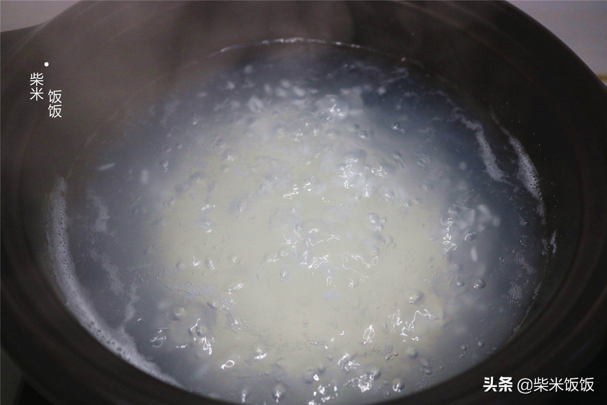 天冷了，早餐煮一锅皮蛋瘦肉粥，鲜香又暖胃，吃一碗浑身舒服