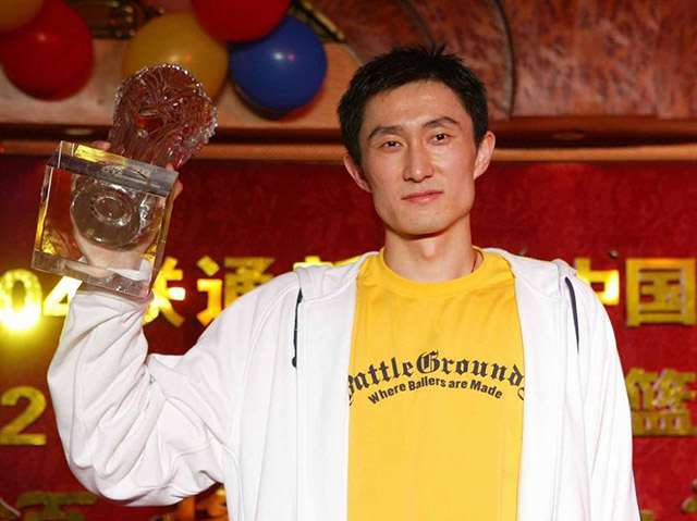 中国男篮主帅杜锋，骨龄比同龄人小，弹跳力惊人被称“排骨飞人”